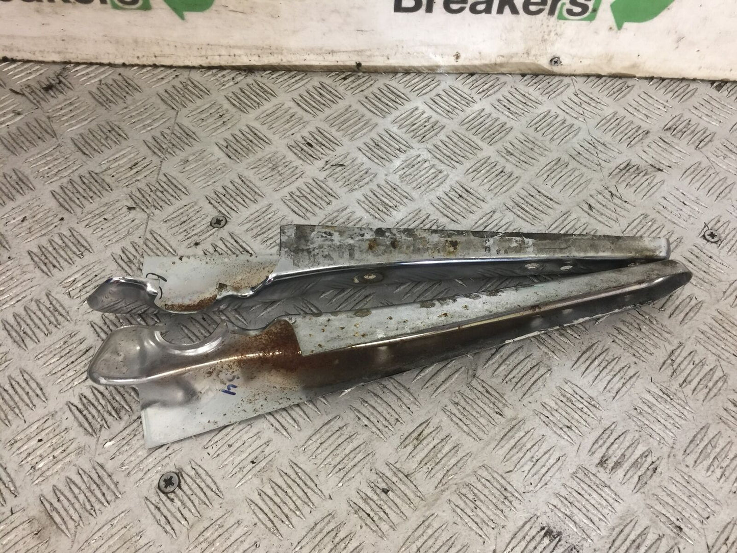 HARLEY DAVIDSON XL1200 SPORTSTER CHROME MUDGUARD INFILLS YEAR 2006 (STOCK 751)