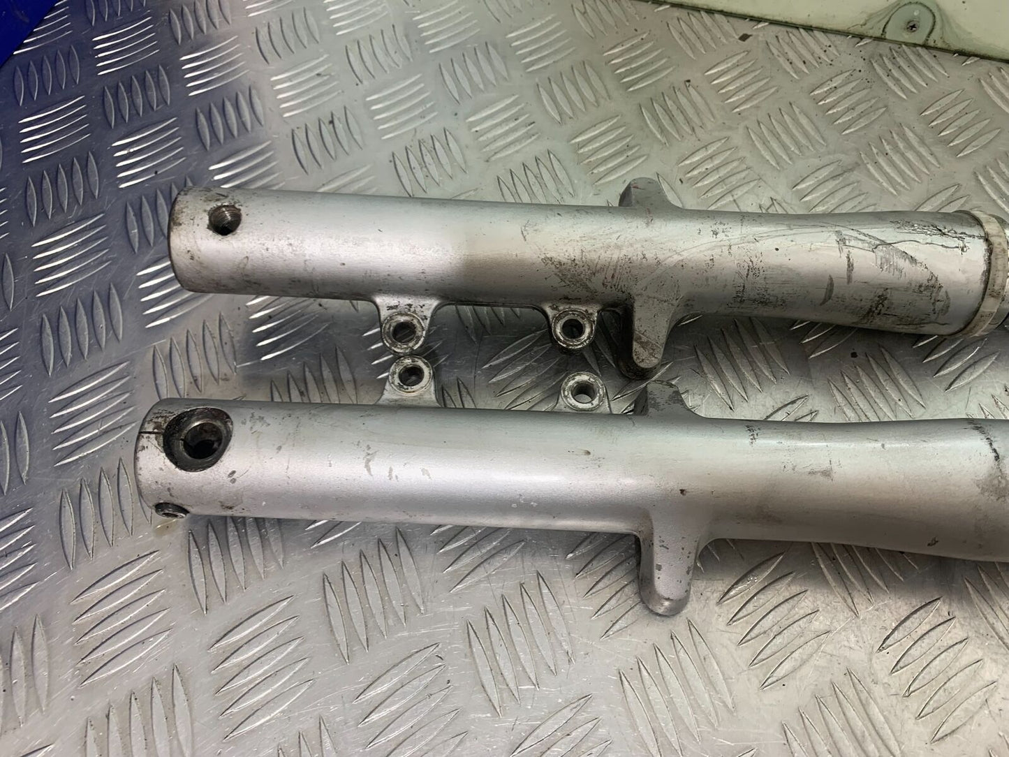 YAMAHA XVS 1100 DRAGSTAR FORKS (DAMAGED) YEAR 2000-2007 (CMB1108)