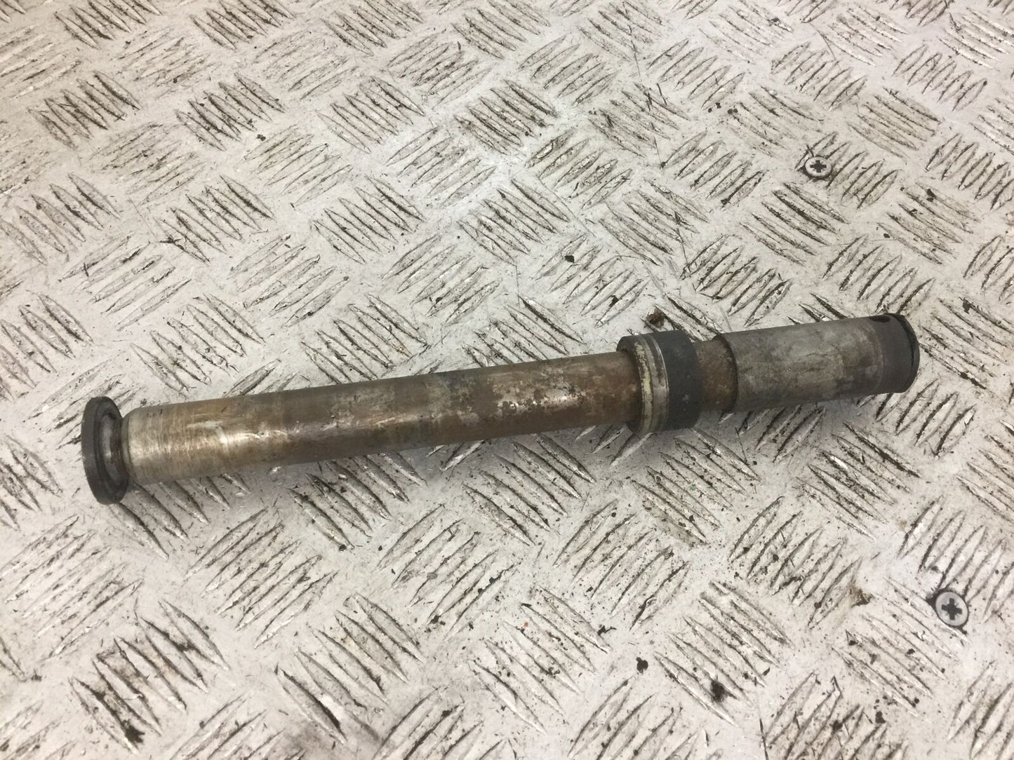 TRIUMPH TROPHY 900 FRONT WHEEL SPINDLE 1993-95 (STOCK 799)