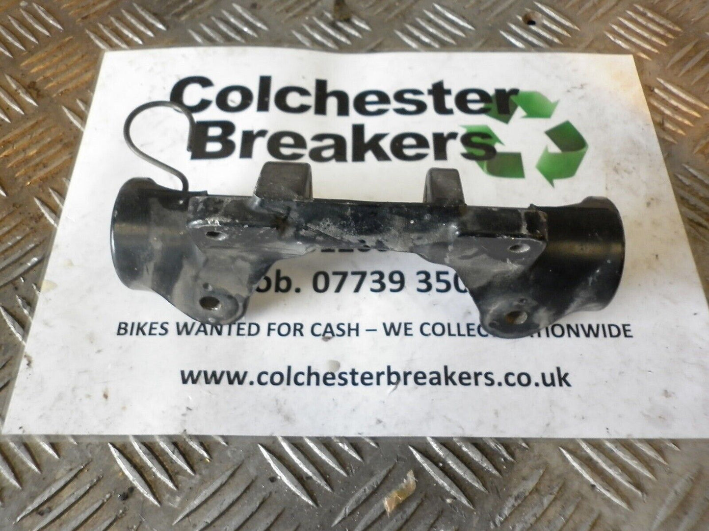 YAMAHA XV750 XV 750 VIRAGO FRONT INDICATOR BRACKET YEAR 1981