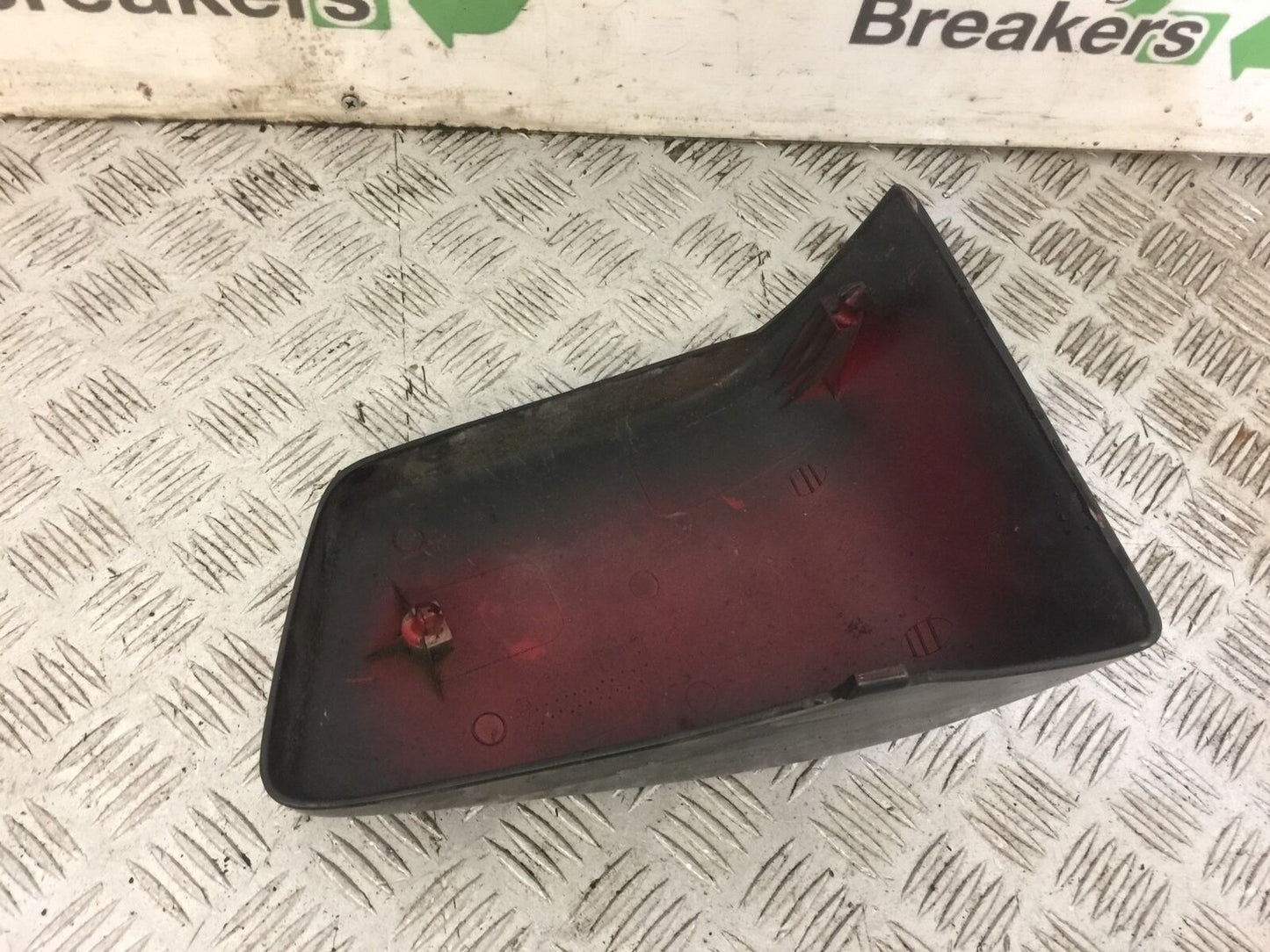 HONDA VT750 VT 750 SHADOW RIGHT SEAT PANEL YEAR 1998-99 (STOCK 685)