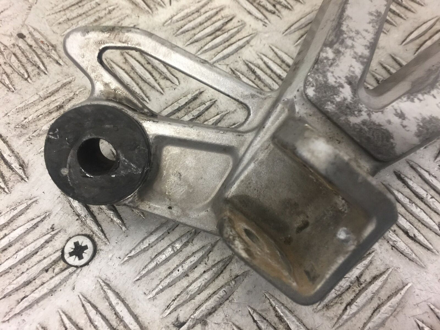 SUZUKI GSF1200 GSF 1200 BANDIT MK2 RIGHT REAR HANGER YEAR 2003 STOCK 410