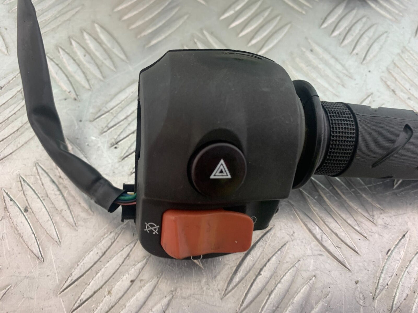APRILIA 650 PAGASO STRADA RIGHT SWITCH GEAR YEAR 2005-2010 (CMB1057)