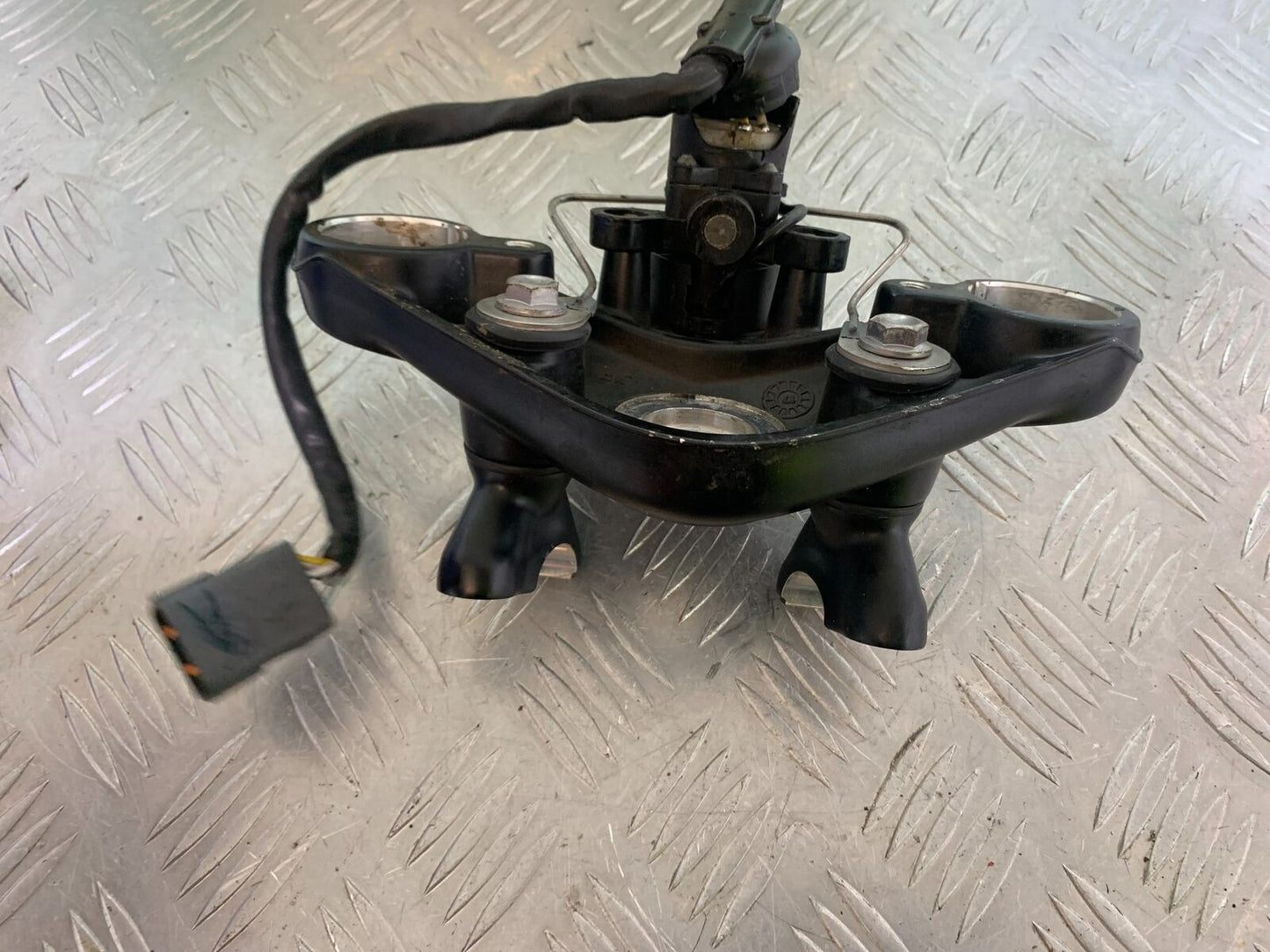 TRIUMPH BONNEVILLE T100 TOP YOKE YEAR 2017-2021 (CMB1084)