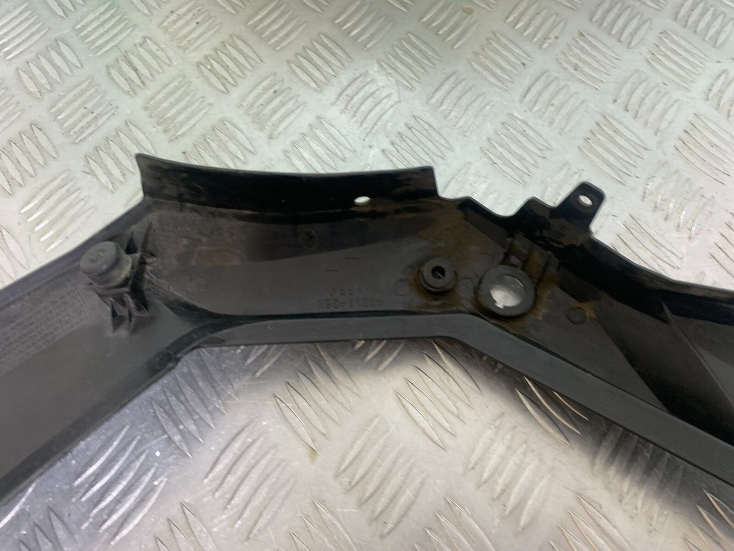 SUZUKI DL 650 V-STROM LEFT SIDE INFILL PANEL YEAR 2020 (CMB1117)