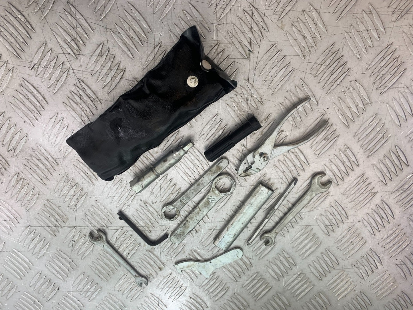 HONDA XL125 VARADERO TOOL KIT YEAR 2001-2006 (CMB1210)