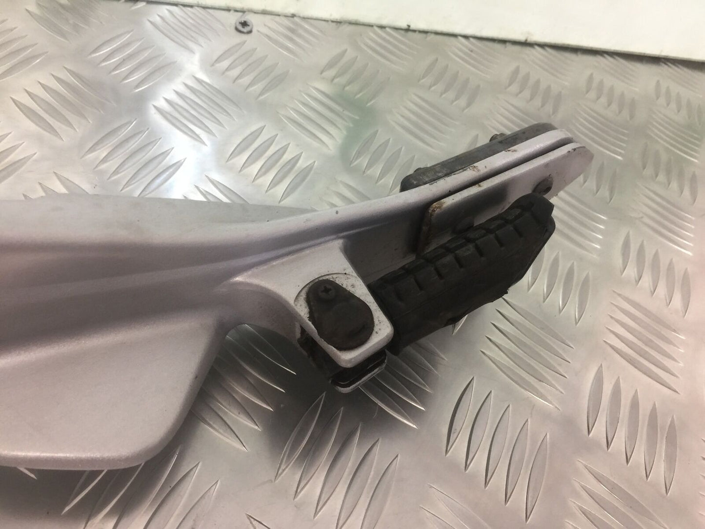 HONDA CBF500 CBF 500 LEFT HANGER AND PEGS YEAR 2004-08 (STOCK 917)