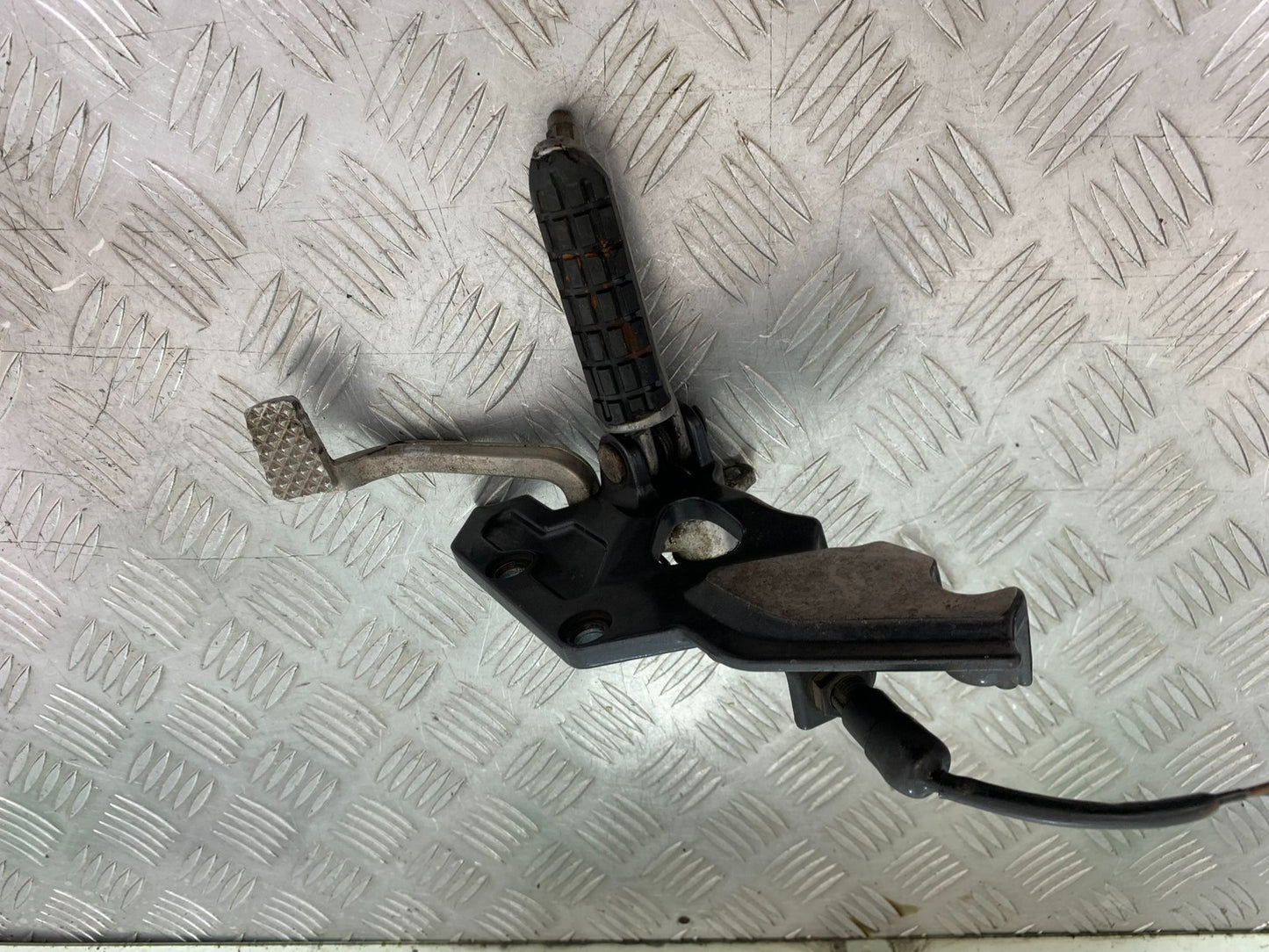 KAWASAKI ZZR1100 D FRONT RIGHT HANGER YEAR 1993-2001 (CMB1189)