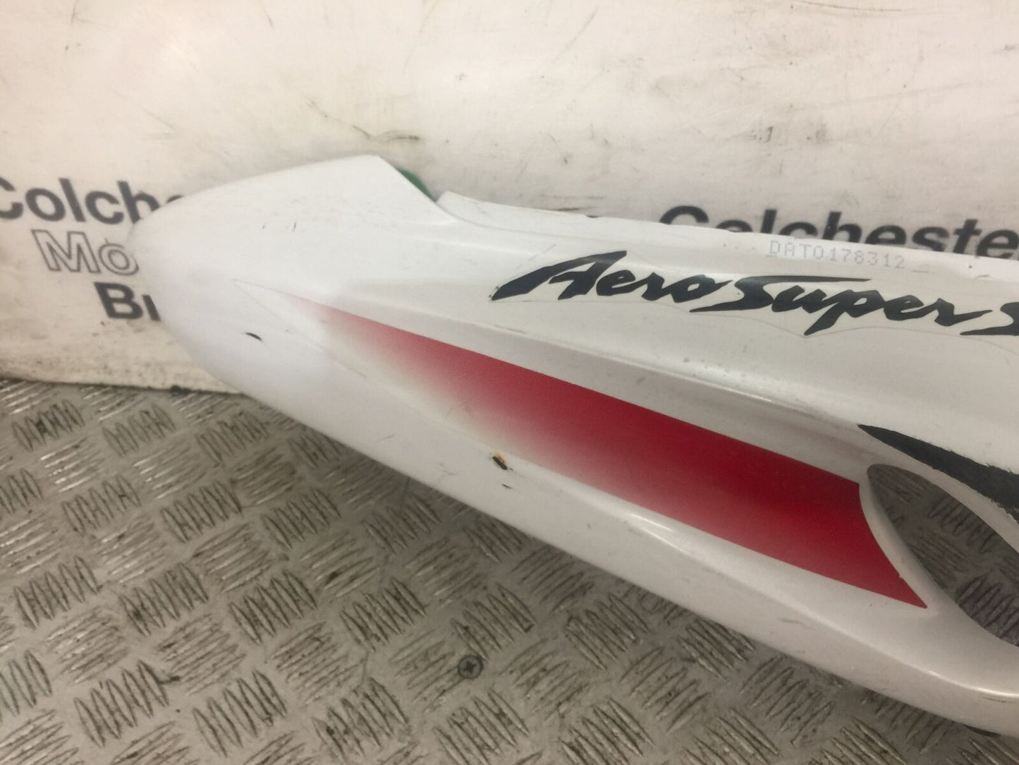 YAMAHA YZF1000 YZF 1000 THUNDERACE RIGHT SEAT PANEL YEAR 1996 (STOCK 777)