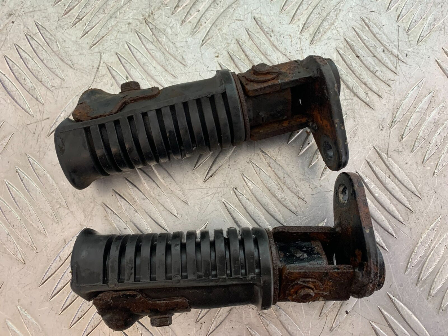 HONDA CX500 CX 500 FRONT FOOTPEGS YEAR 1978-81 (CMB1079)
