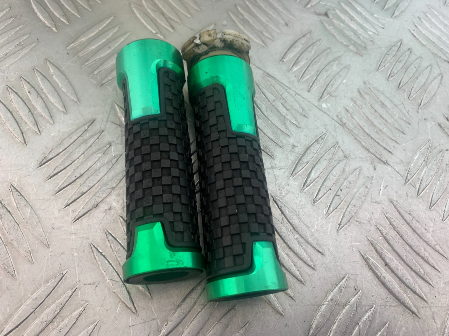 KAWASAKI GT550 GT 550 THROTTLE TWIST GRIP YEAR 1984-87 (CMB1141)