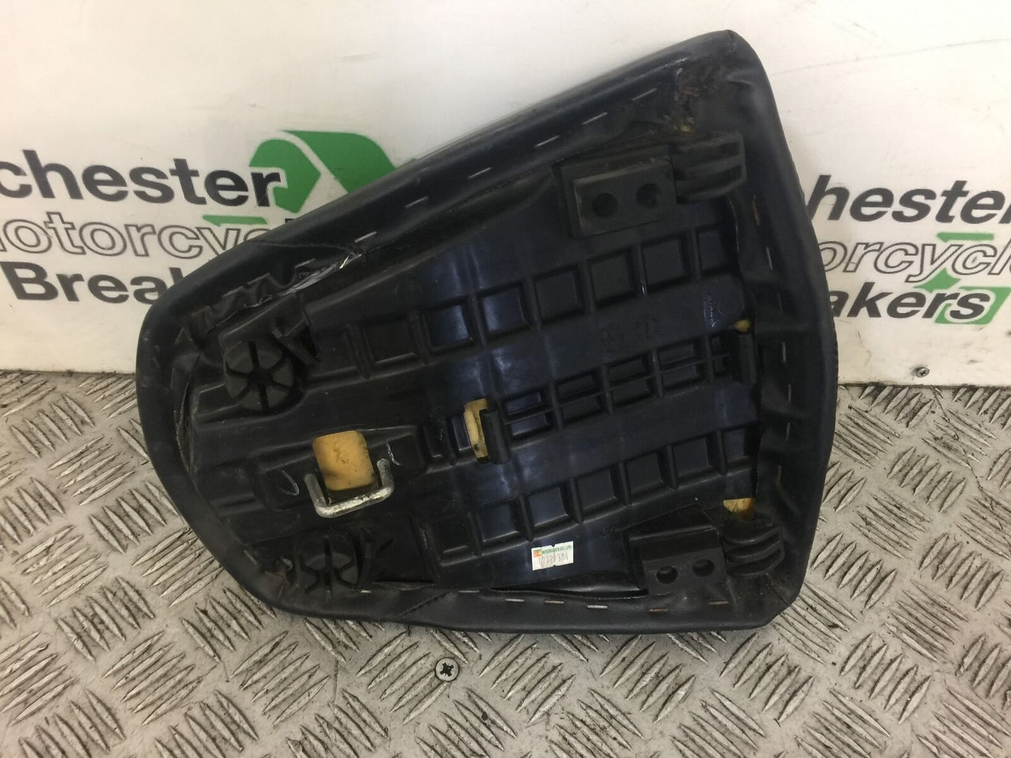 HONDA CBR125 CBR 125 REAR SEAT YEAR 2011-2017 (STOCK 347)