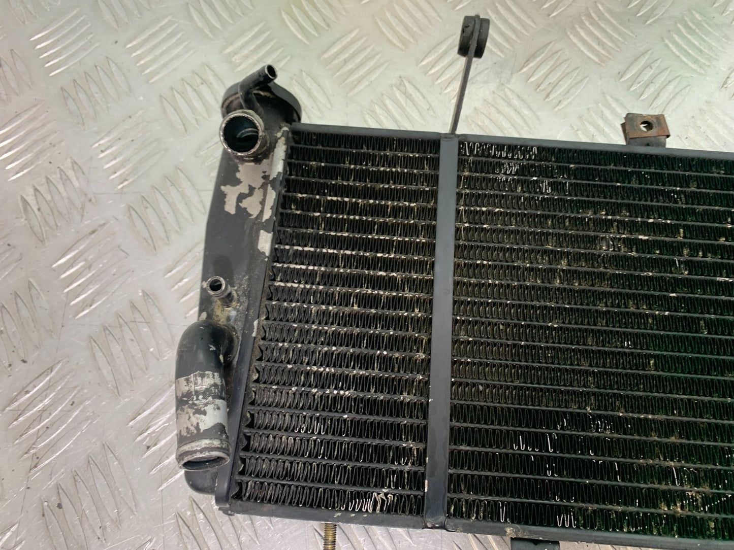TRIUMPH 955i SPRINT ST RADIATOR YEAR 1999-04 (CMB1230)