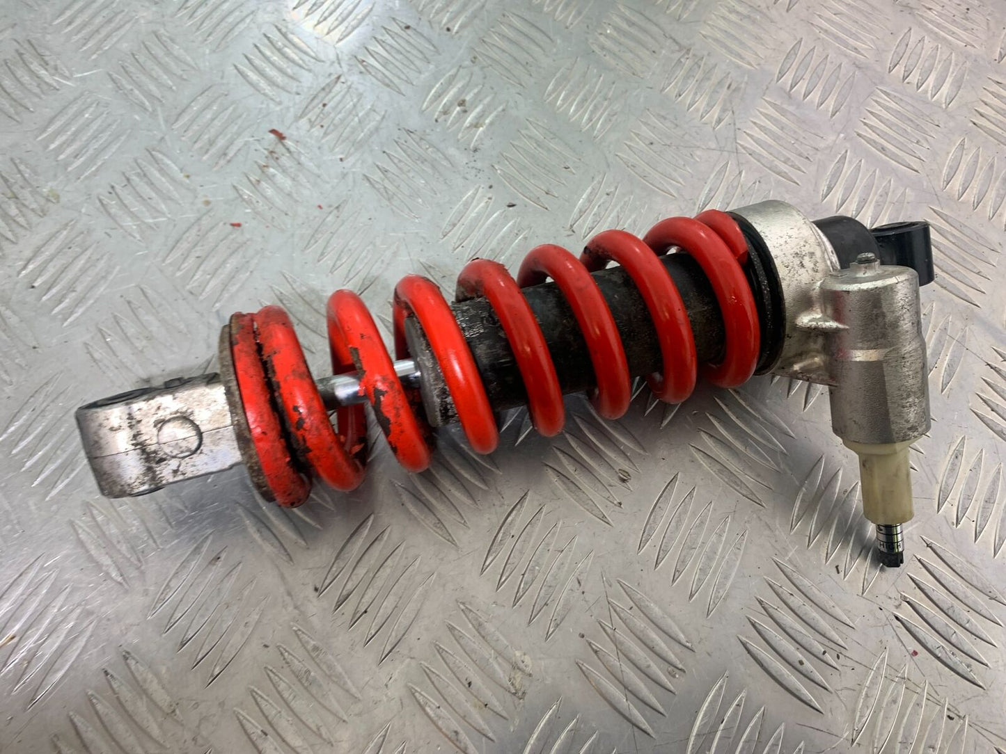 TRIUMPH 955i SPRINT ST REAR SHOCK YEAR 1999-2004 (CMB1124)