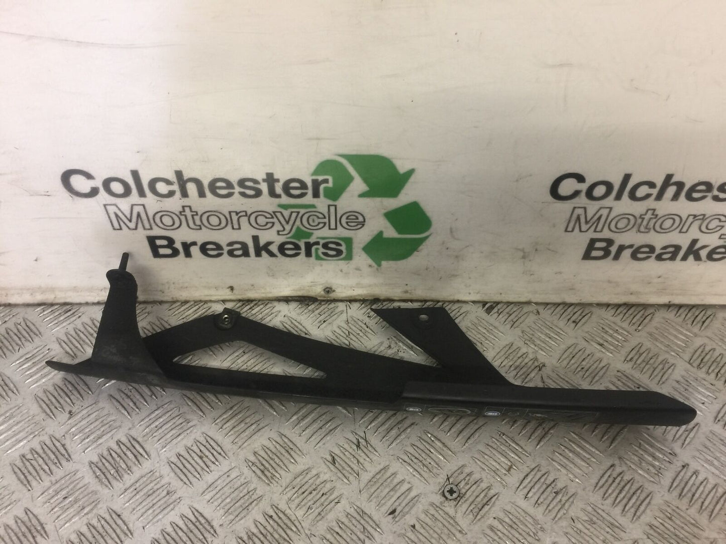 KAWASAKI Z1000 ZR1000 (ABS) CHAIN GUARD YEAR 2015 (STOCK 636)