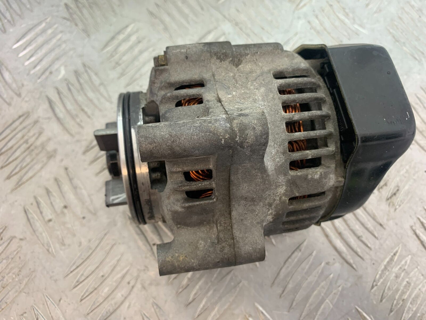 TRIUMPH 955i SPRINT ST ALTERNATOR YEAR 1999-2004 (CMB1124)