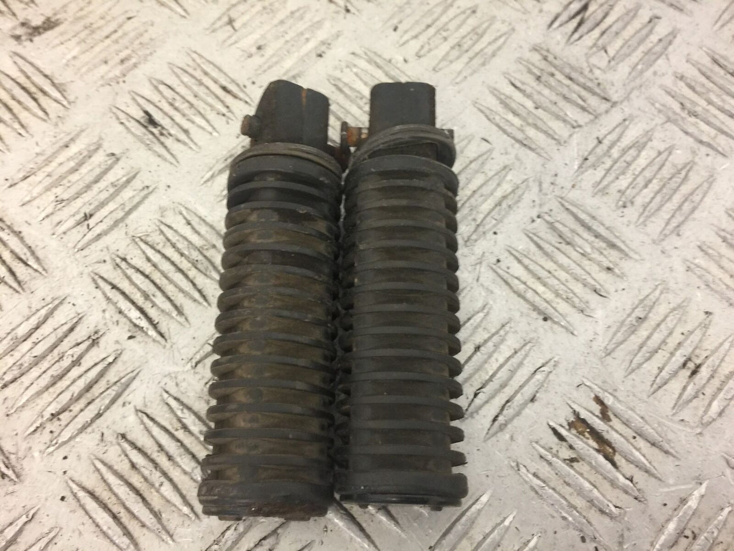 HONDA VT125 VT 125 SHADOW REAR PEGS 2006 (STOCK 550)
