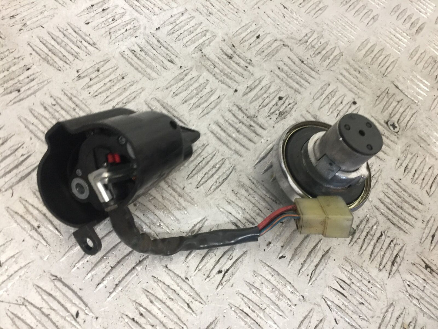 HONDA VT600 VT 600 SHADOW LOCKS AND KEY YEAR 1996 (STOCK 747)