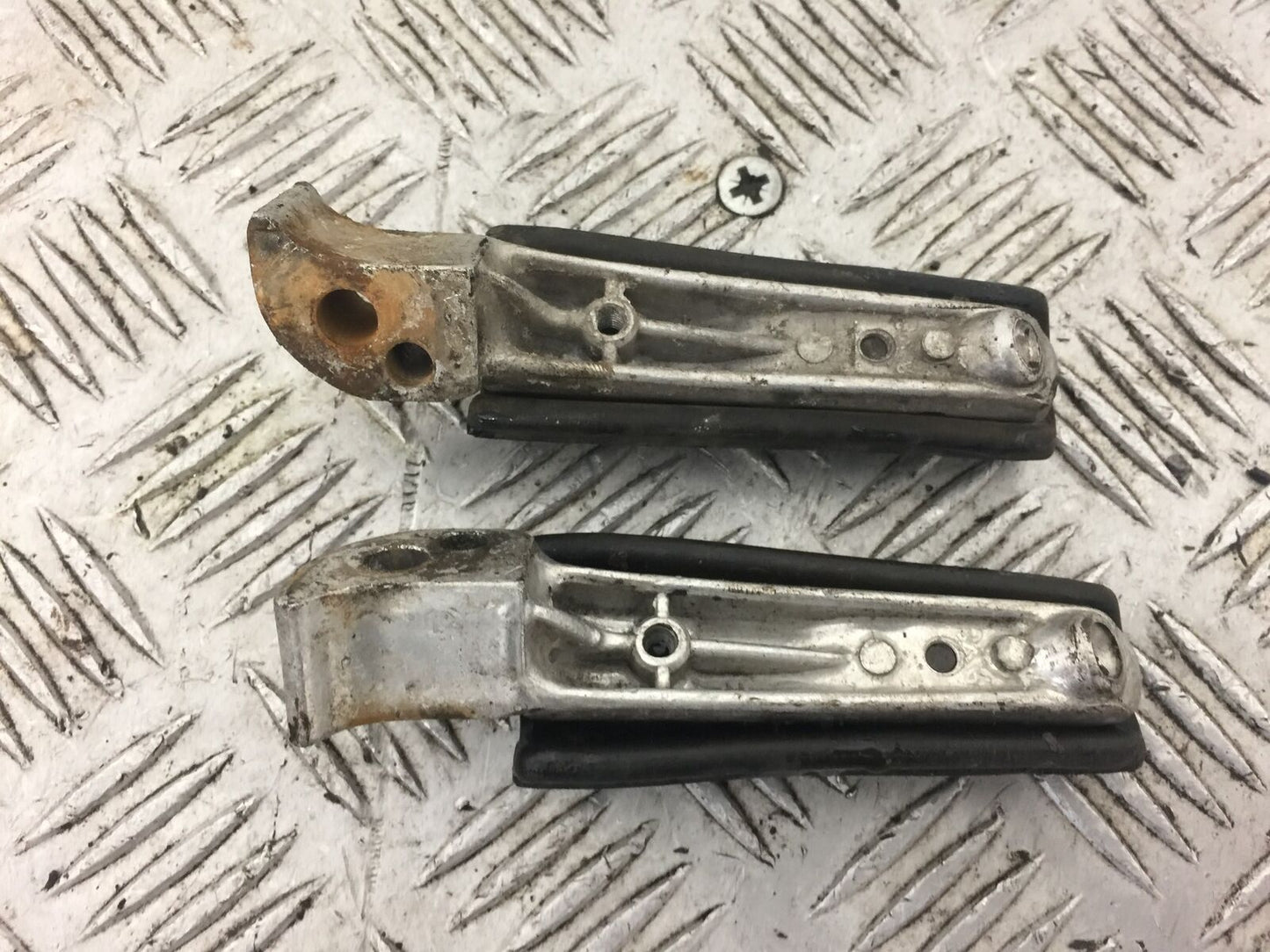 YAMAHA XJ600 XJ 600 DIVERSION REAR PEGS YEAR 1995 STOCK 359