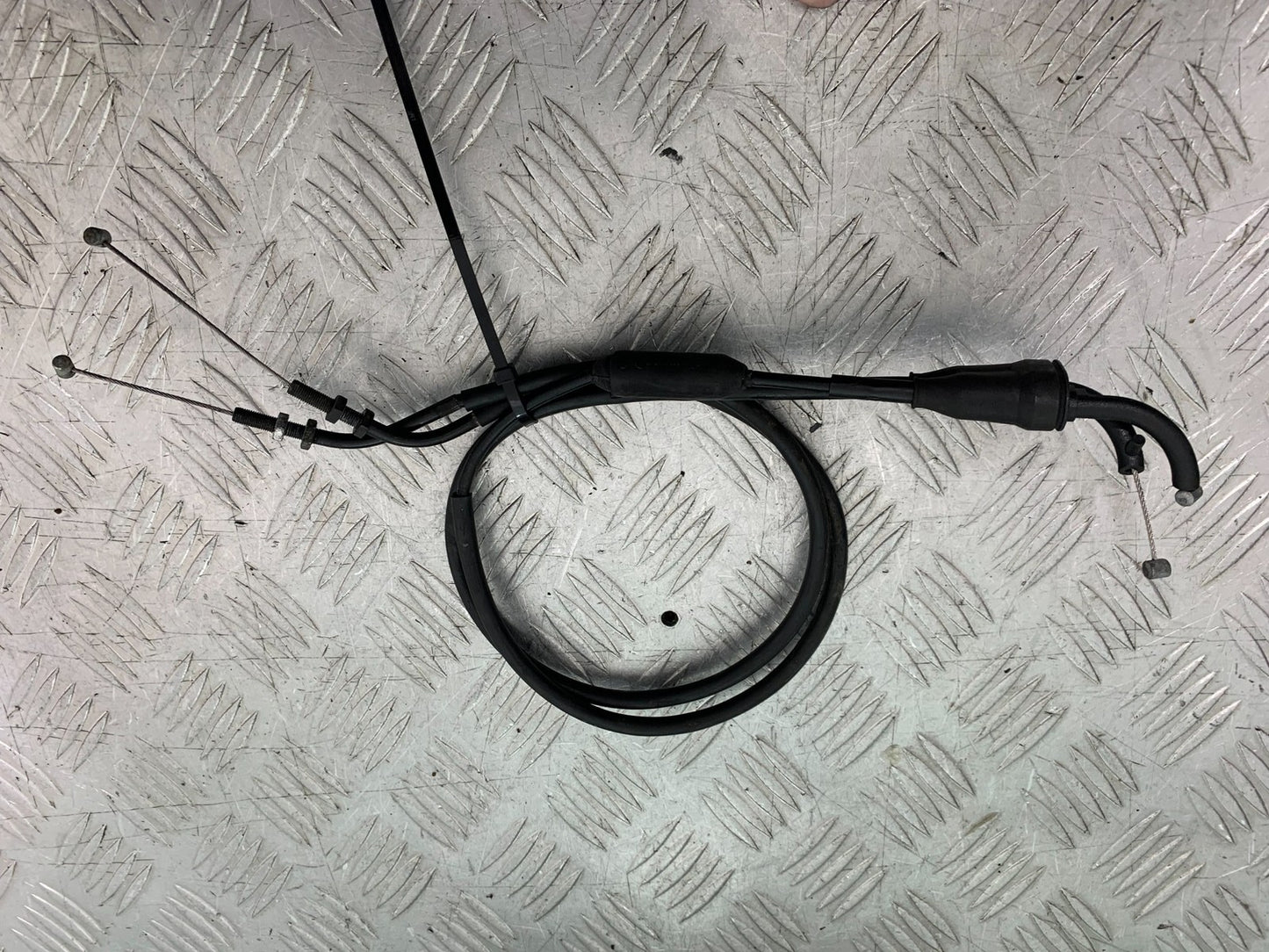 TRIUMPH 675 STREET TRIPLE RX THROTTLE CABLES 2015- 2017 (CMB1299)