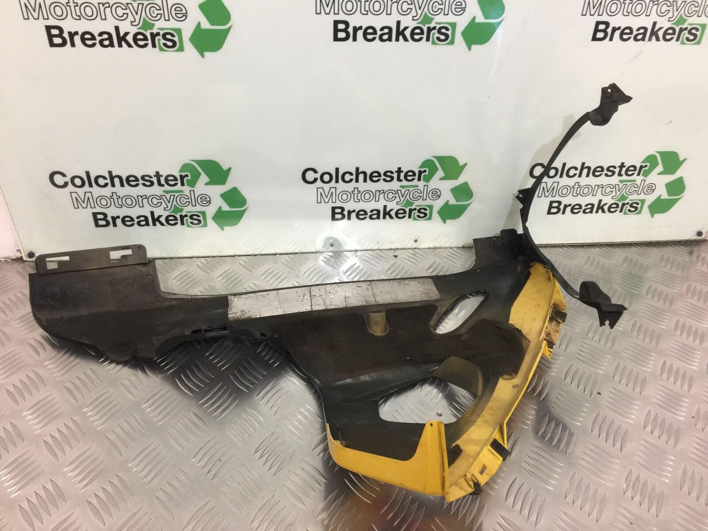 YAMAHA R6 RIGHT BELLYPAN YEAR 2004-2005 (STOCK 931)
