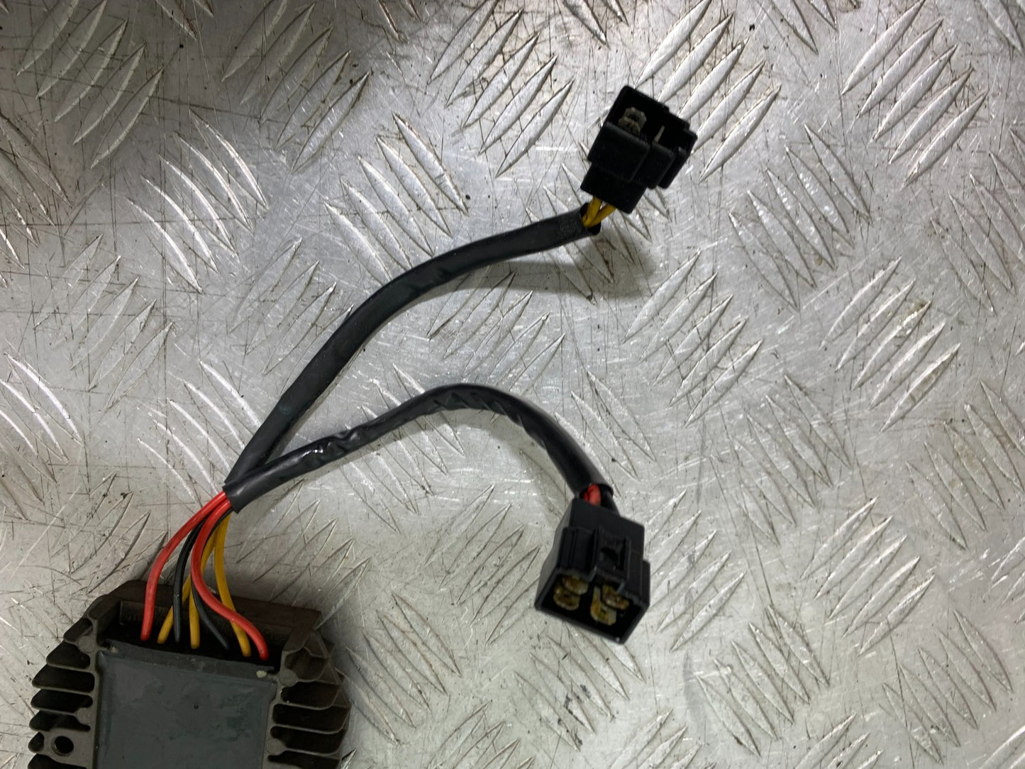 TRIUMPH 955I SPRINT RS REGULATOR YEAR 1999-03 (CMB1313)