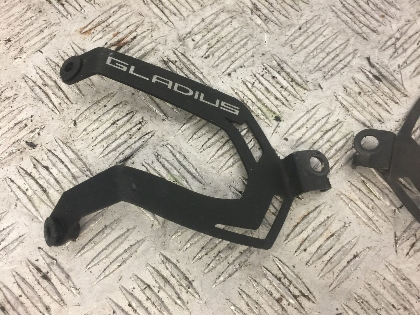 SUZUKI SFV650 SFV 650 GLADIUS LEFT AND RIGHT BRACKETS 2009-15 (STOCK 677)