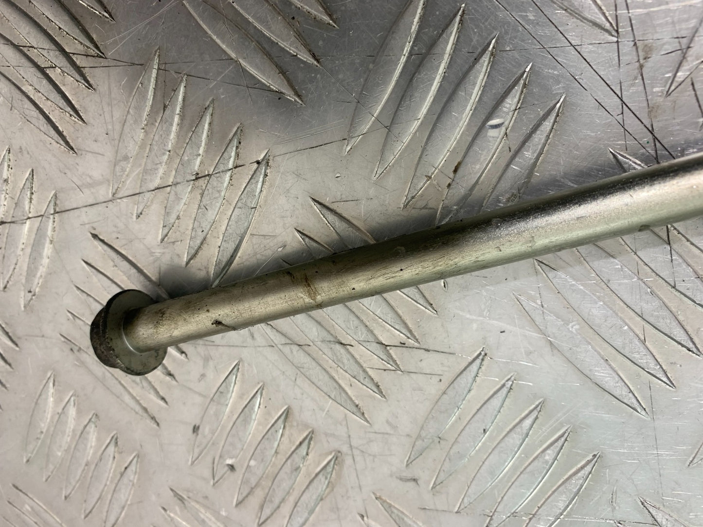 YAMAHA YZF-R125 YZF 125 SWINGARM SPINDLE YEAR 2019-2022 (CMB1263)