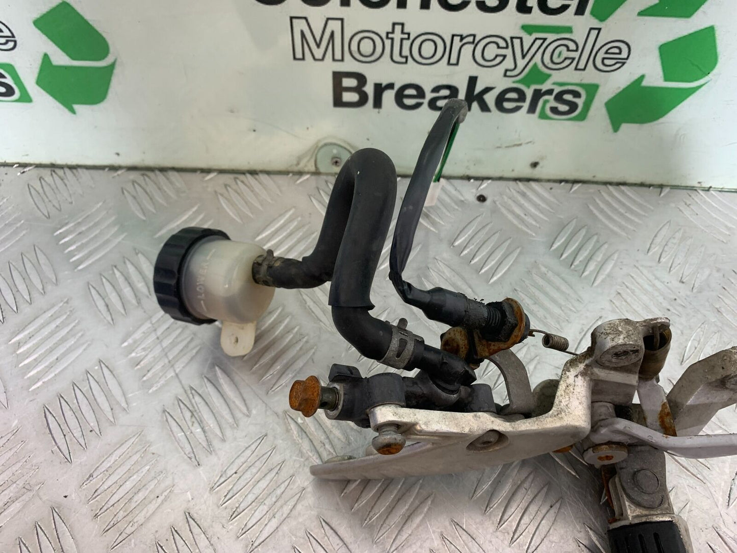YAMAHA YZF600 YZF 600 THUNDERCAT FRONT RIGHT HANGER 1996-2003 (CMB1105)