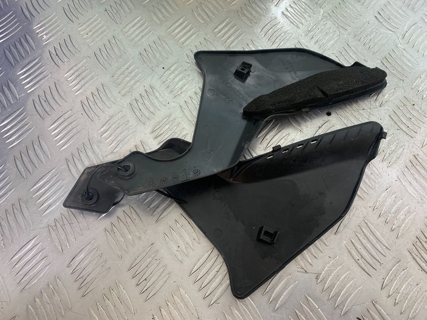 HONDA VFR1200 VFR 1200 FA LEFT & RIGHT INFILL PANELS YEAR 2010-11 CMB1088)