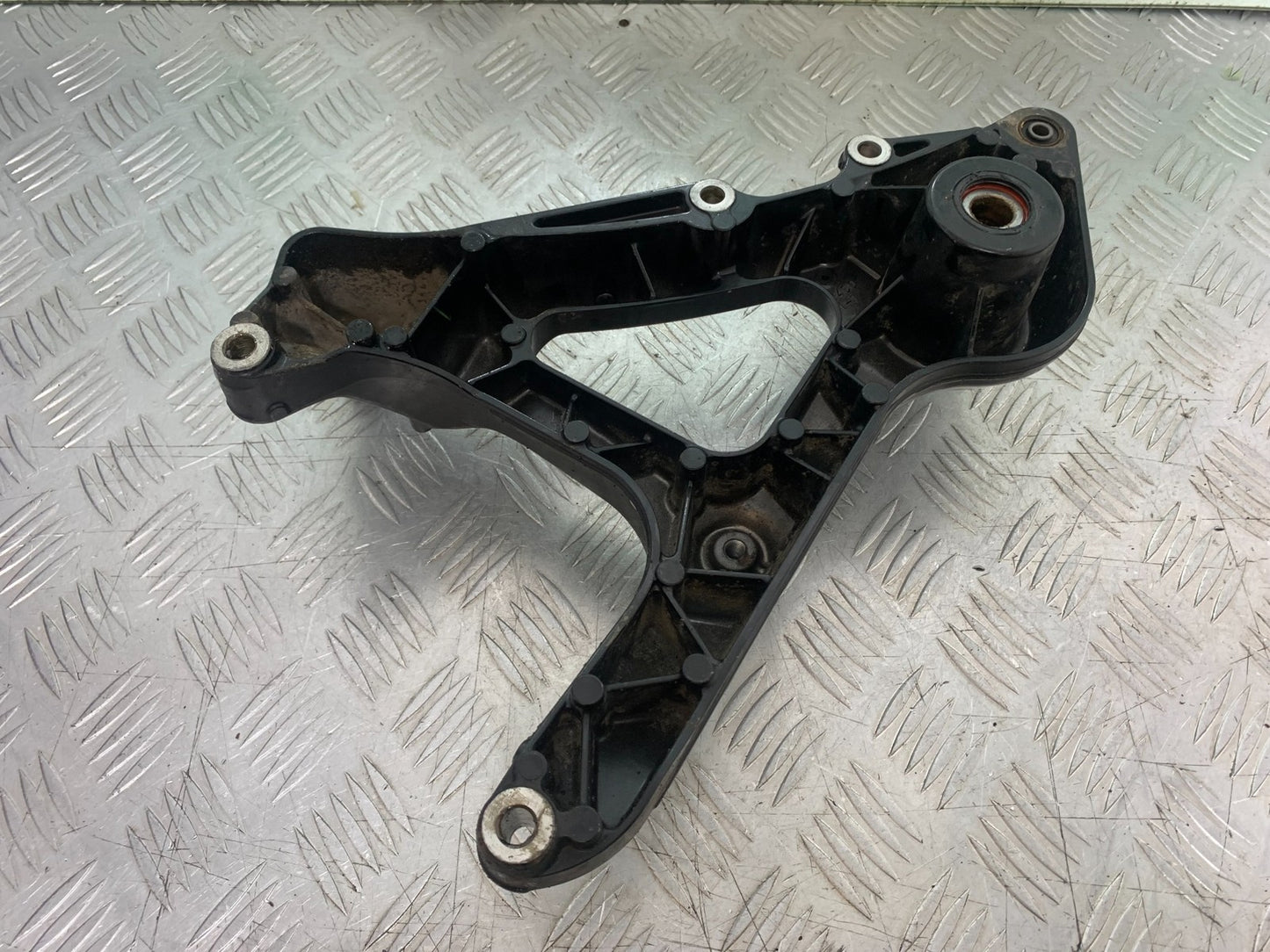 YAMAHA XMAX 300 EXHAUST BRACKET YEAR 2017-2020 (CMB1218)