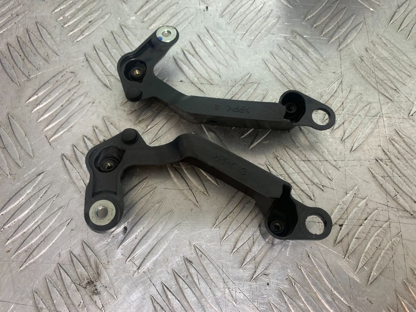 YAMAHA YZF R1 14 B BIG BANG LEFT & RIGHT BRACKETS 2009-14 (CMB1175)