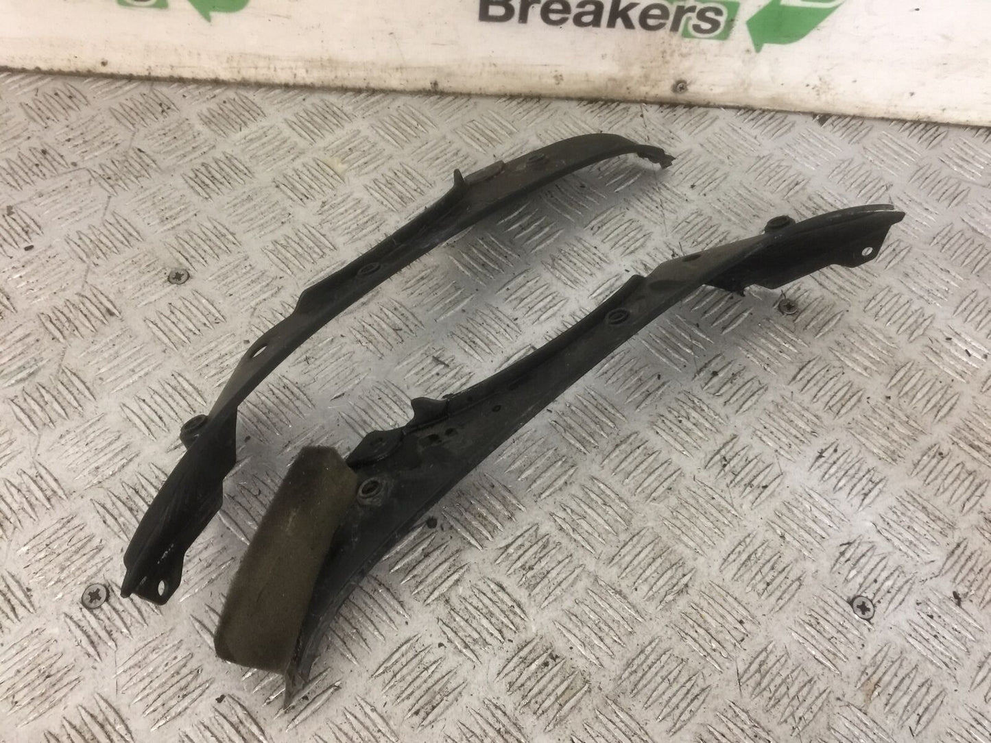 YAMAHA R6 5EB INNER FAIRING INFILLS YEAR 1999-2002 (STOCK 891)
