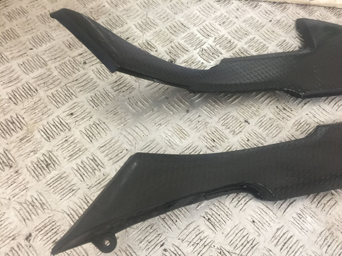 KAWASAKI KLE 650 VERSYS LEFT AND RIGHT TANK INFILLS YEAR 2010 (STOCK 775)