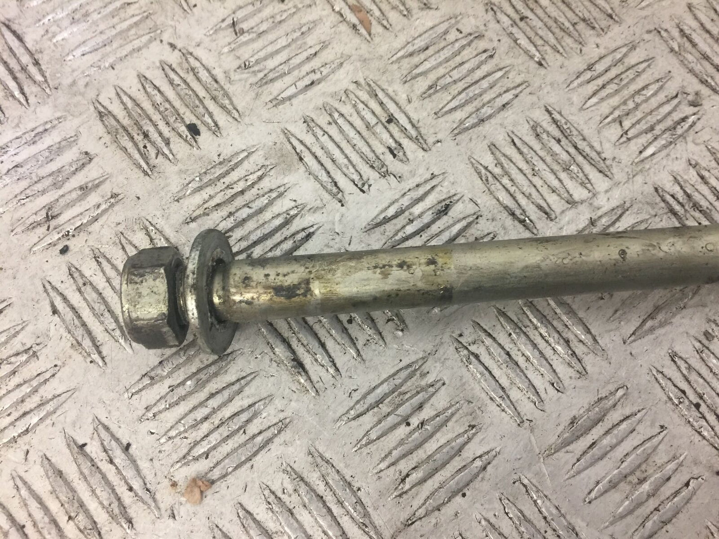 TRIUMPH 675 DAYTONA SWINGARM SPINDLE YEAR 2008-2011 (STOCK 640)