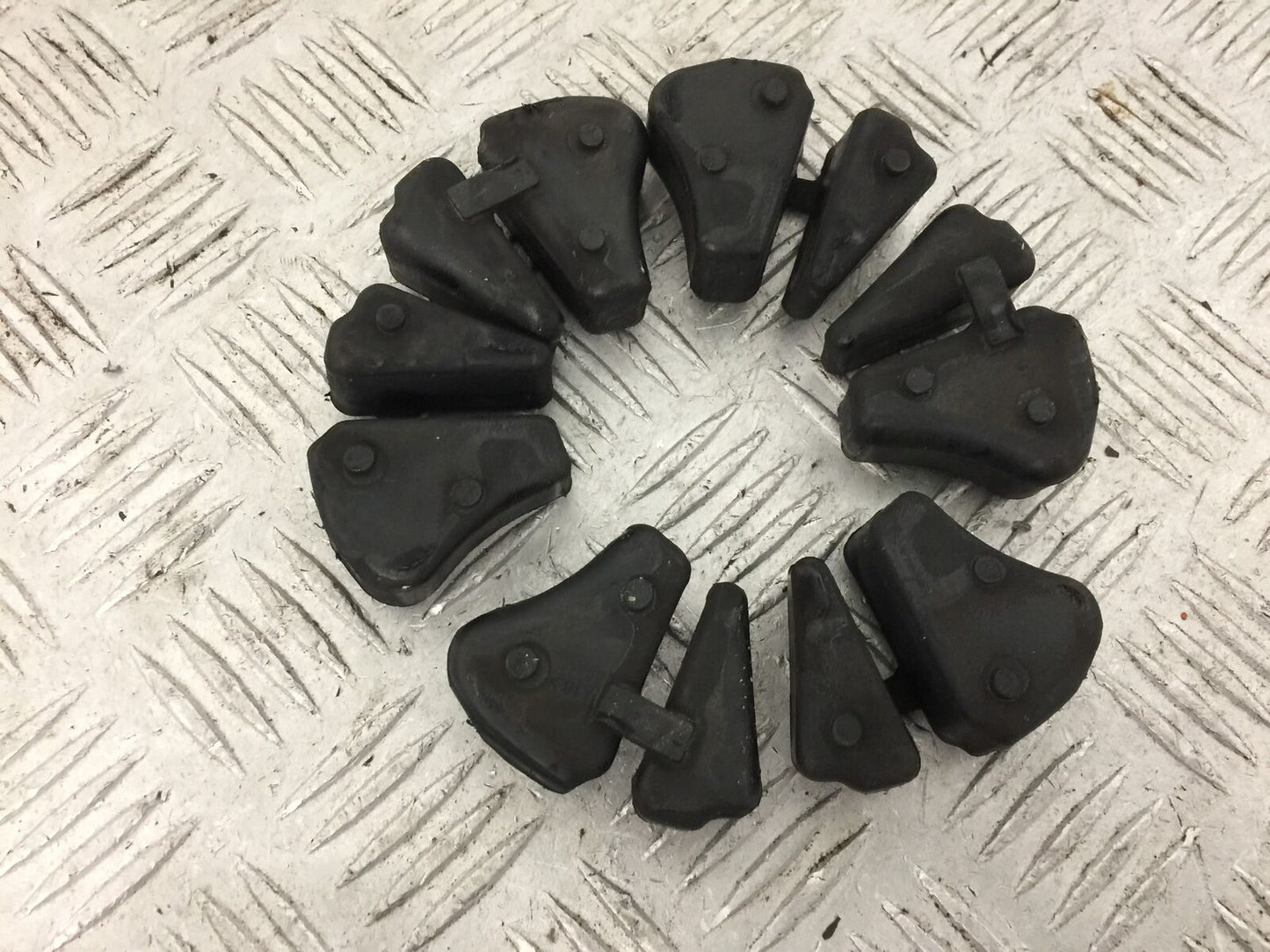 YAMAHA MT03 CUSH DRIVE RUBBERS YEAR 2018 (STOCK 801)