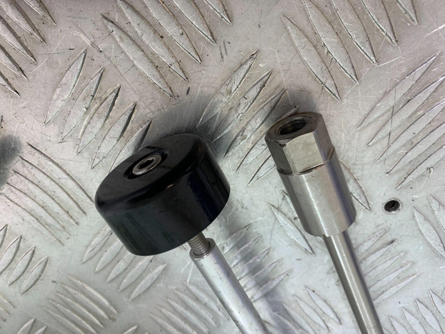 APRILIA SL750 SL 750 SHIVER CRASH BOBBINS YEAR 2012 (CMB1074)