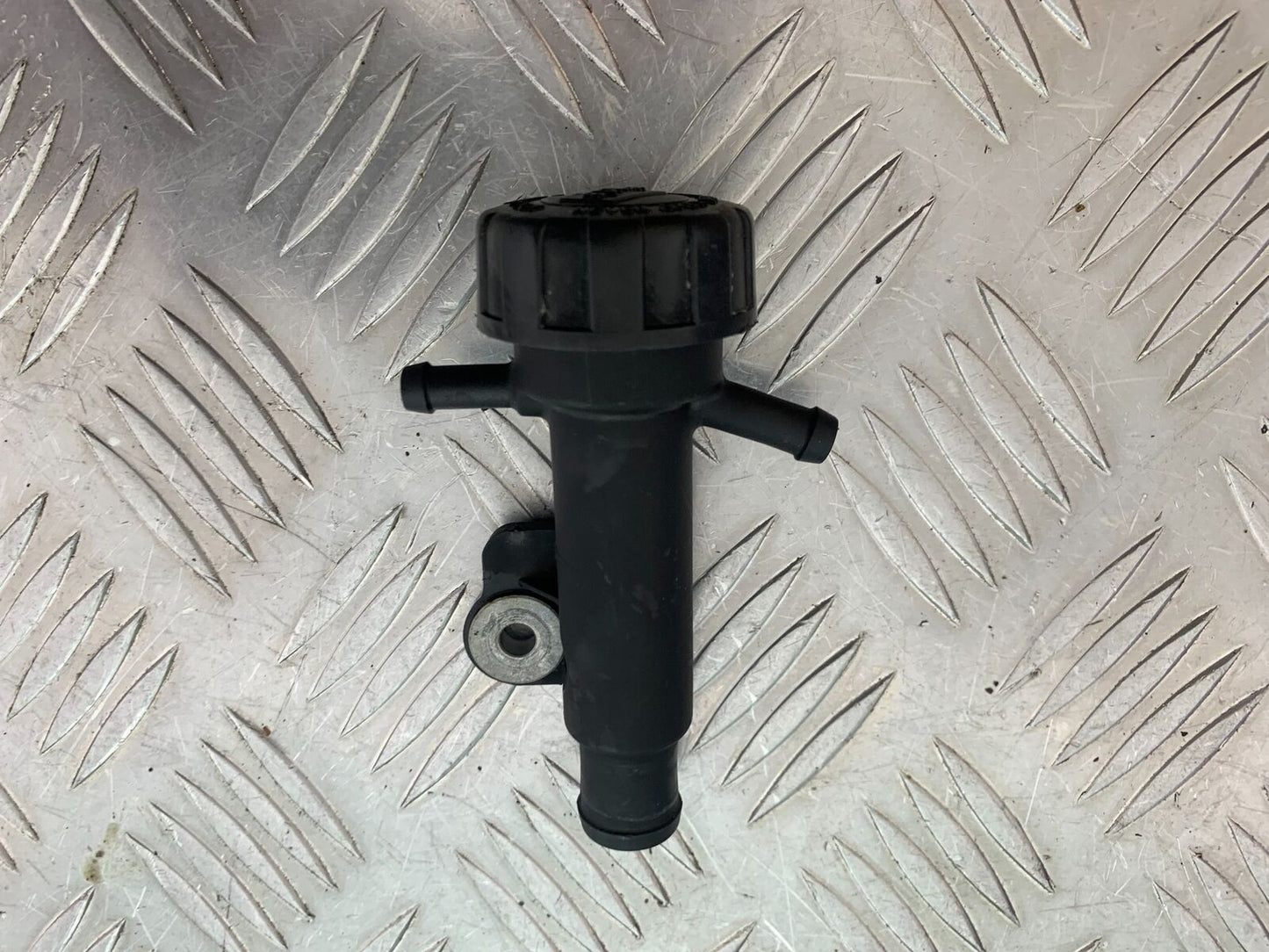 APRILIA FUTURA RST 1000 RADIATOT CAP YEAR 2001-2005 (CMB1033)