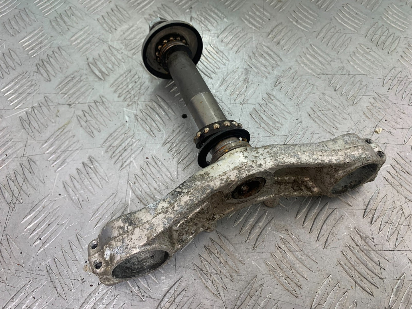 YAMAHA YZF1000 THUNDERACE BOTTOM YOKE YEAR 1997-2000 (CMB1204)