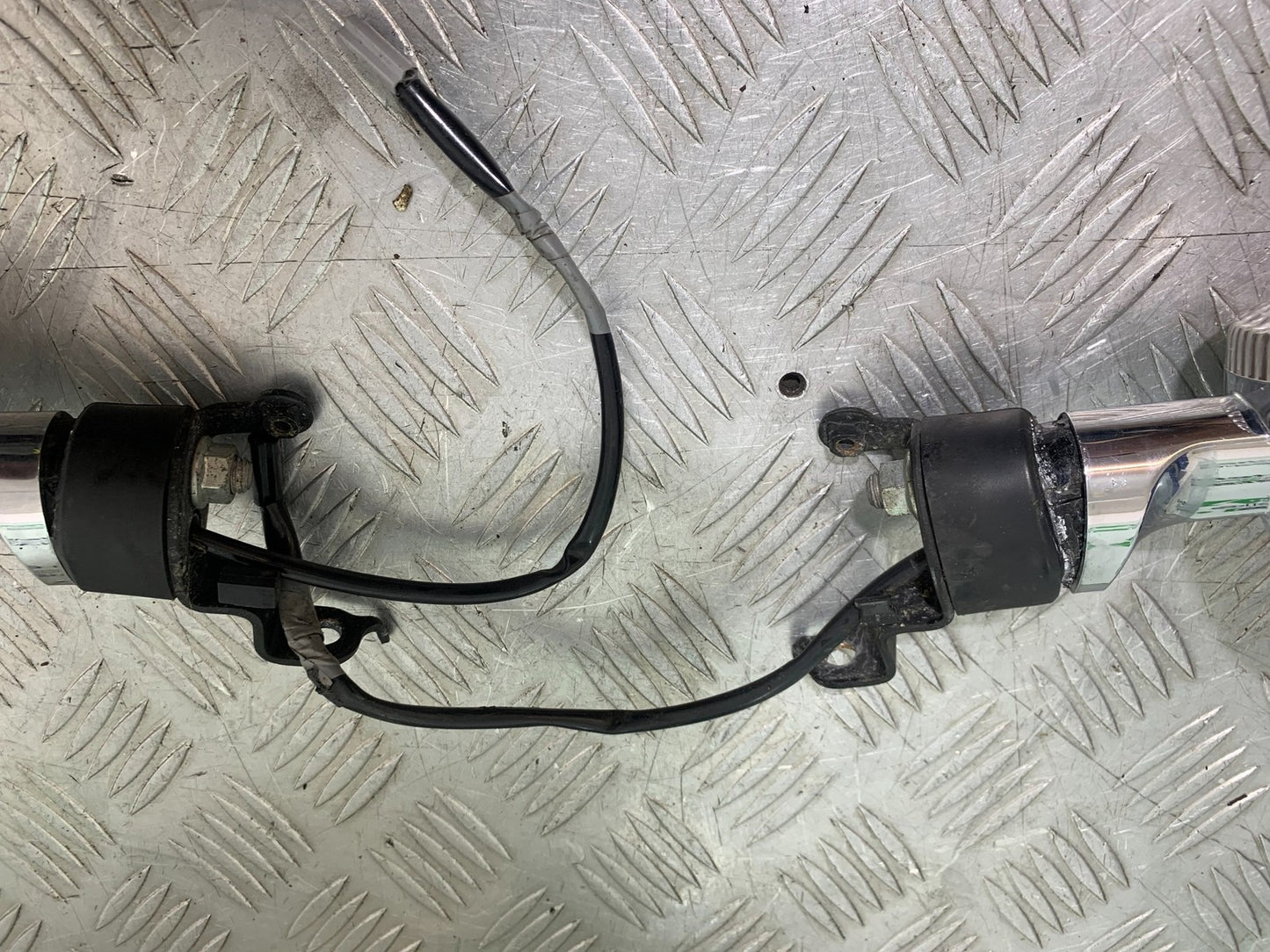 YAMAHA XVS 1300 MIDNIGHT STAR FRONT INDICATORS YEAR 2007-16 (CMB1200)