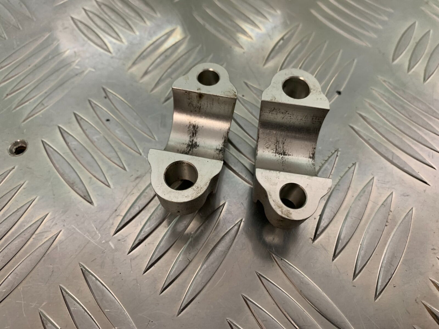 TRIUMPH TIGER 800 XCA HANDLE BAR CLAMPS YEAR 2015-2017 (STOCK 940)