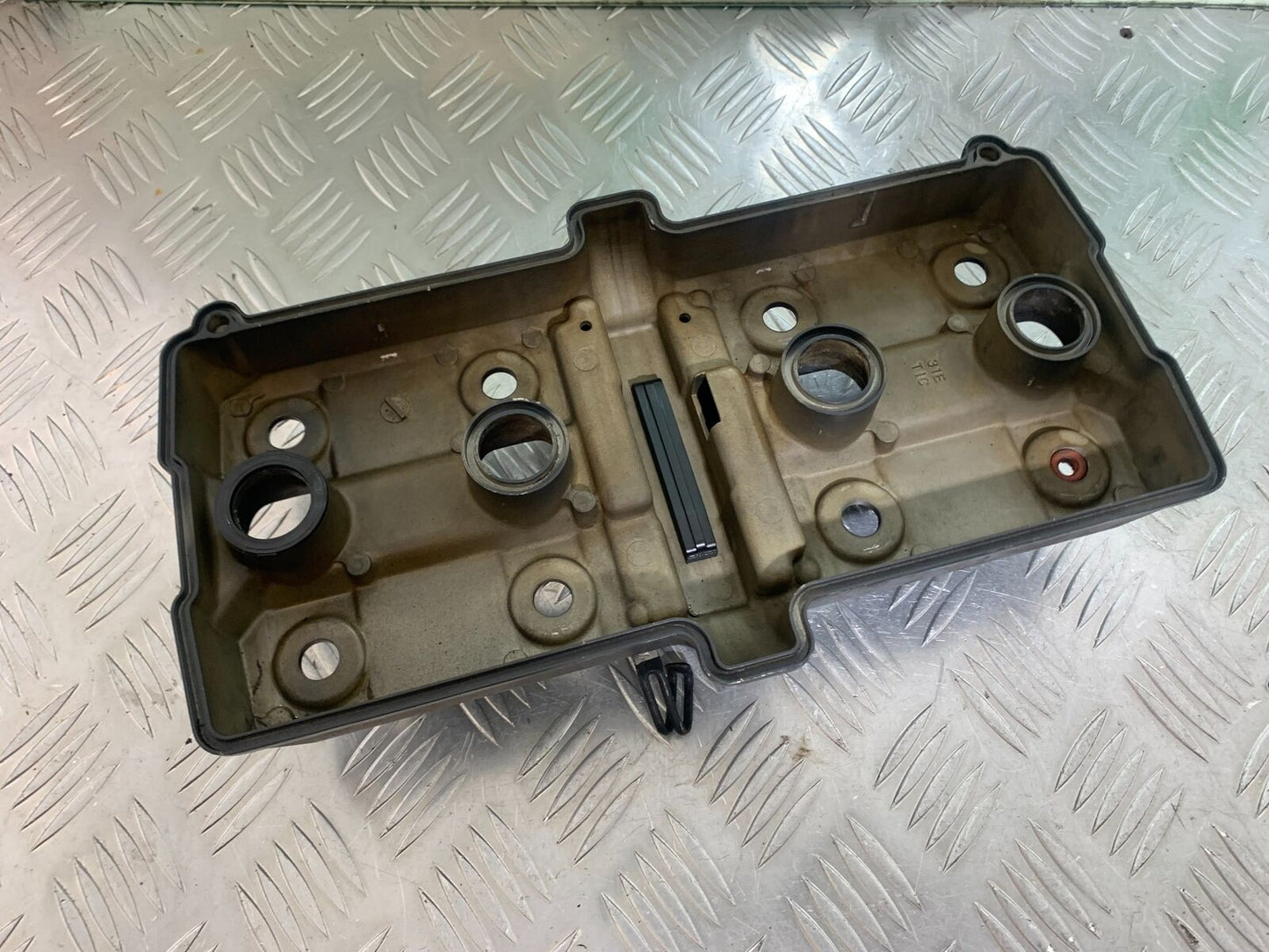 SUZUKI RF900 RF 900 ROCKER COVER YEAR 1999-1999 (CMB 1020)