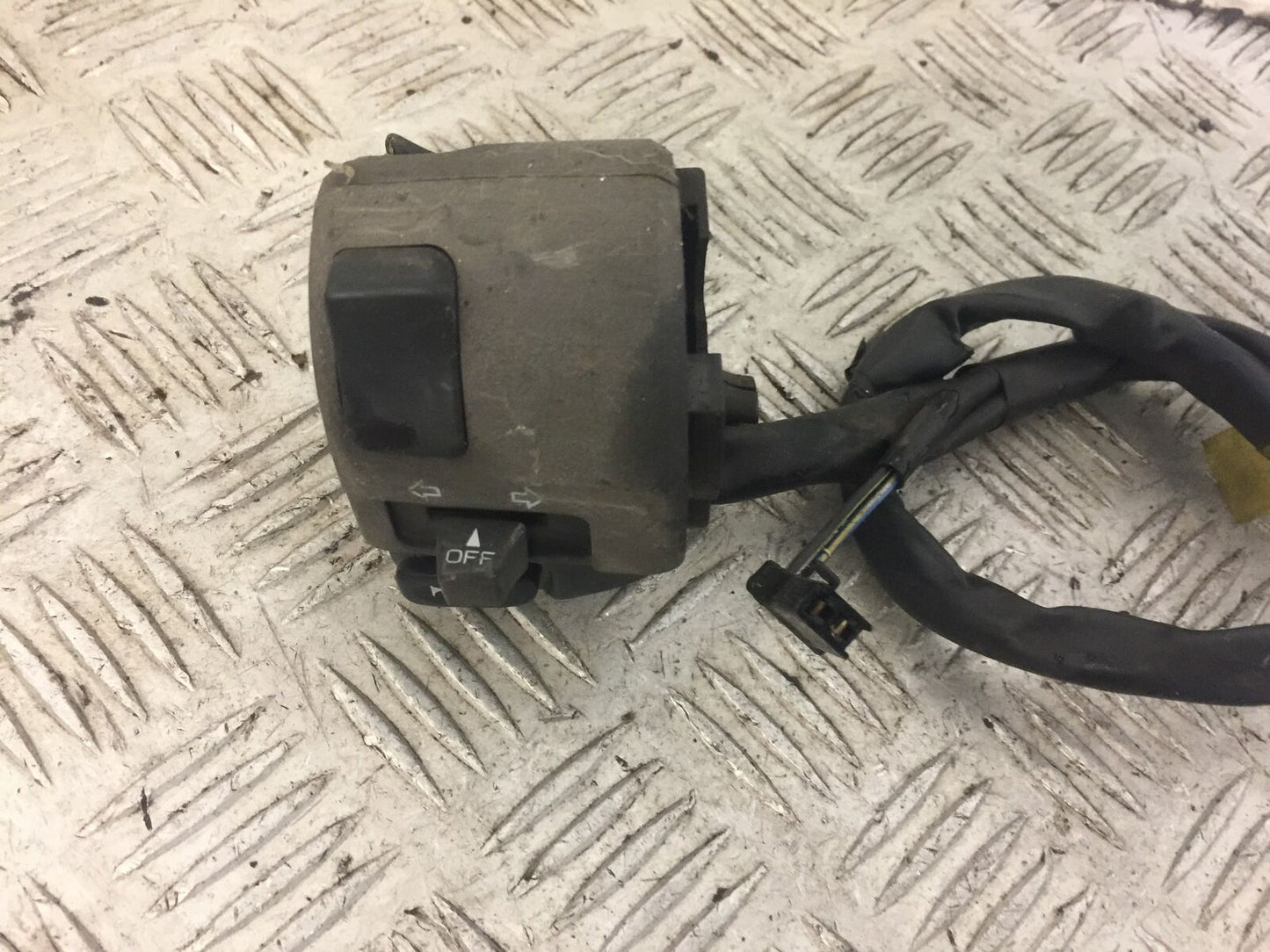 YAMAHA YZF600 YZF 600 THUNDERCAT LEFT SWITCH GEAR 1994-97 (STOCK 657)