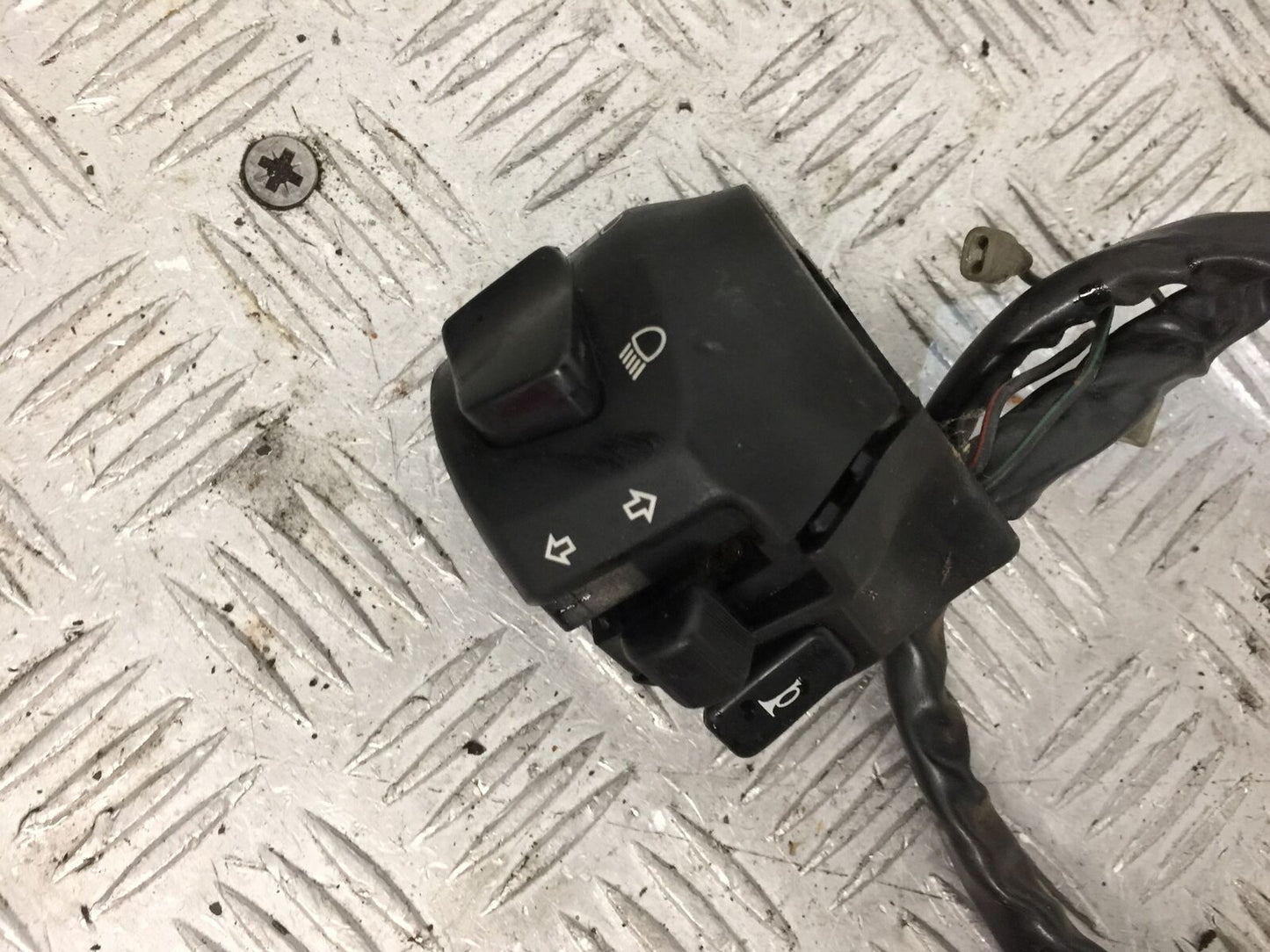 SUZUKI AN 250 BURGMAN LEFT SWITCH GEAR YEAR 1999 (STOCK 881)