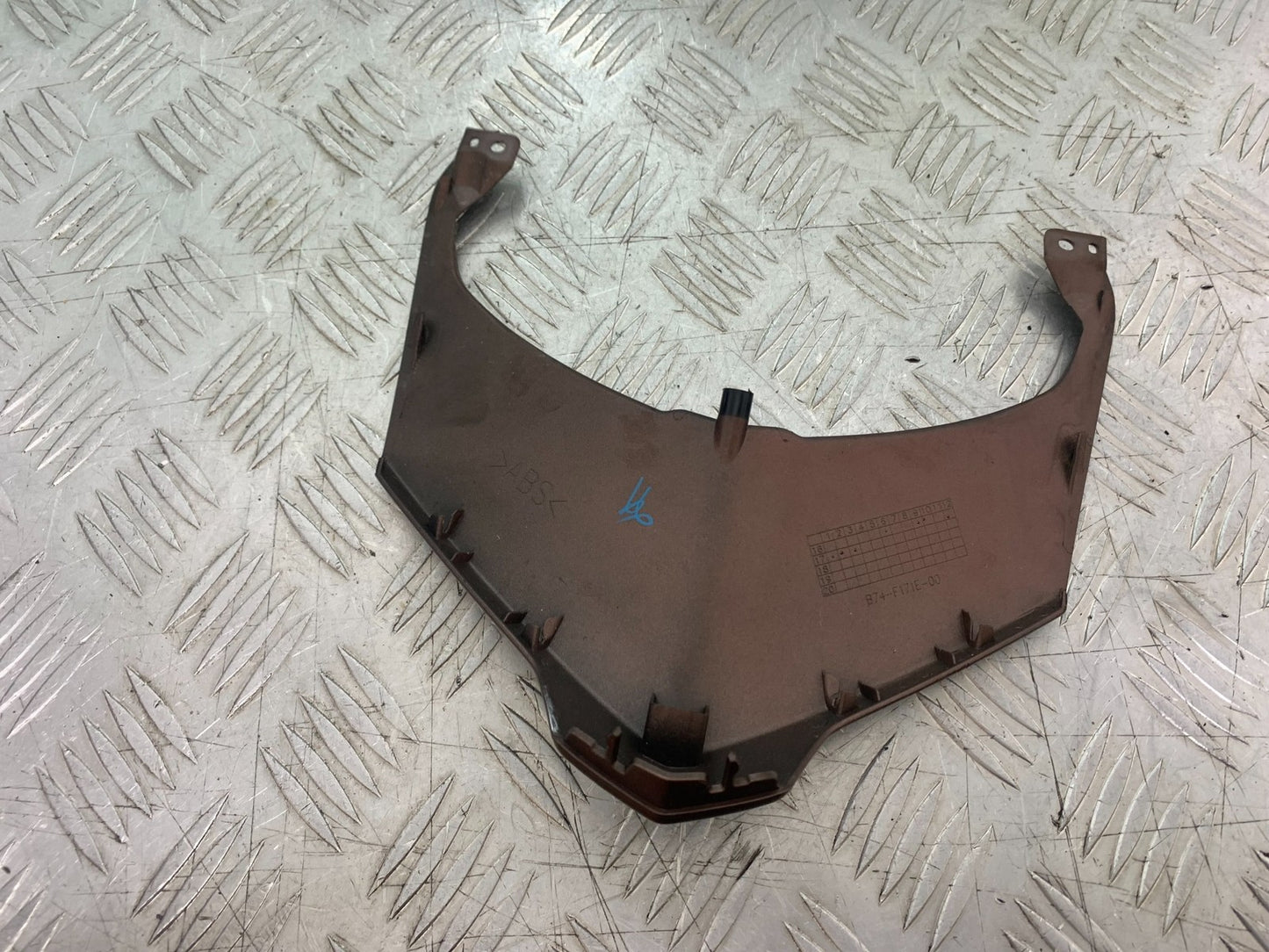 YAMAHA XMAX 300 TAIL PIECE JOINER YEAR 2017-2020 (CMB1218)