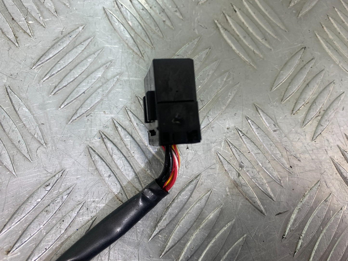 TRIUMPH 1050 SPRINT ST RIGHT SWITCH GEAR 2004-2007 (CMB1197)