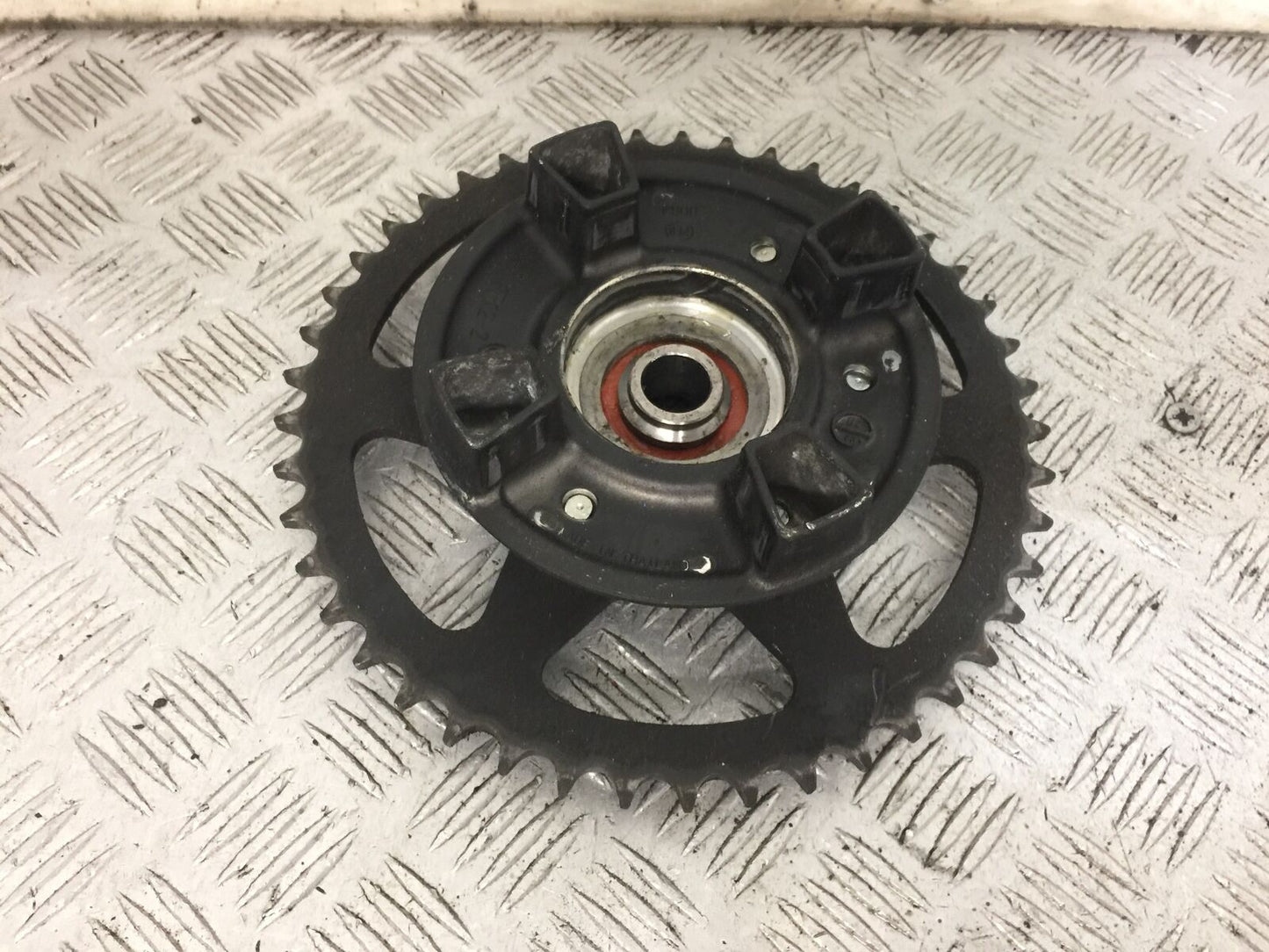 KAWASAKI Z800 Z 800 REAR SPROCKET CARRIER YEAR 2015 (STOCK 874)