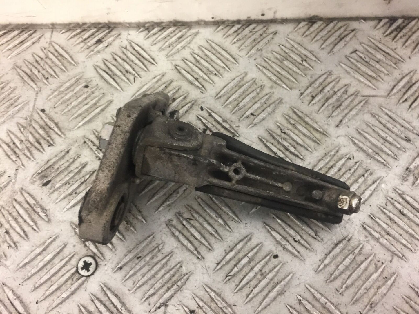 YAMAHA TDM850 TDM 850 FRONT RIGHT HANGER AND PEG YEAR 1992 STOCK 399