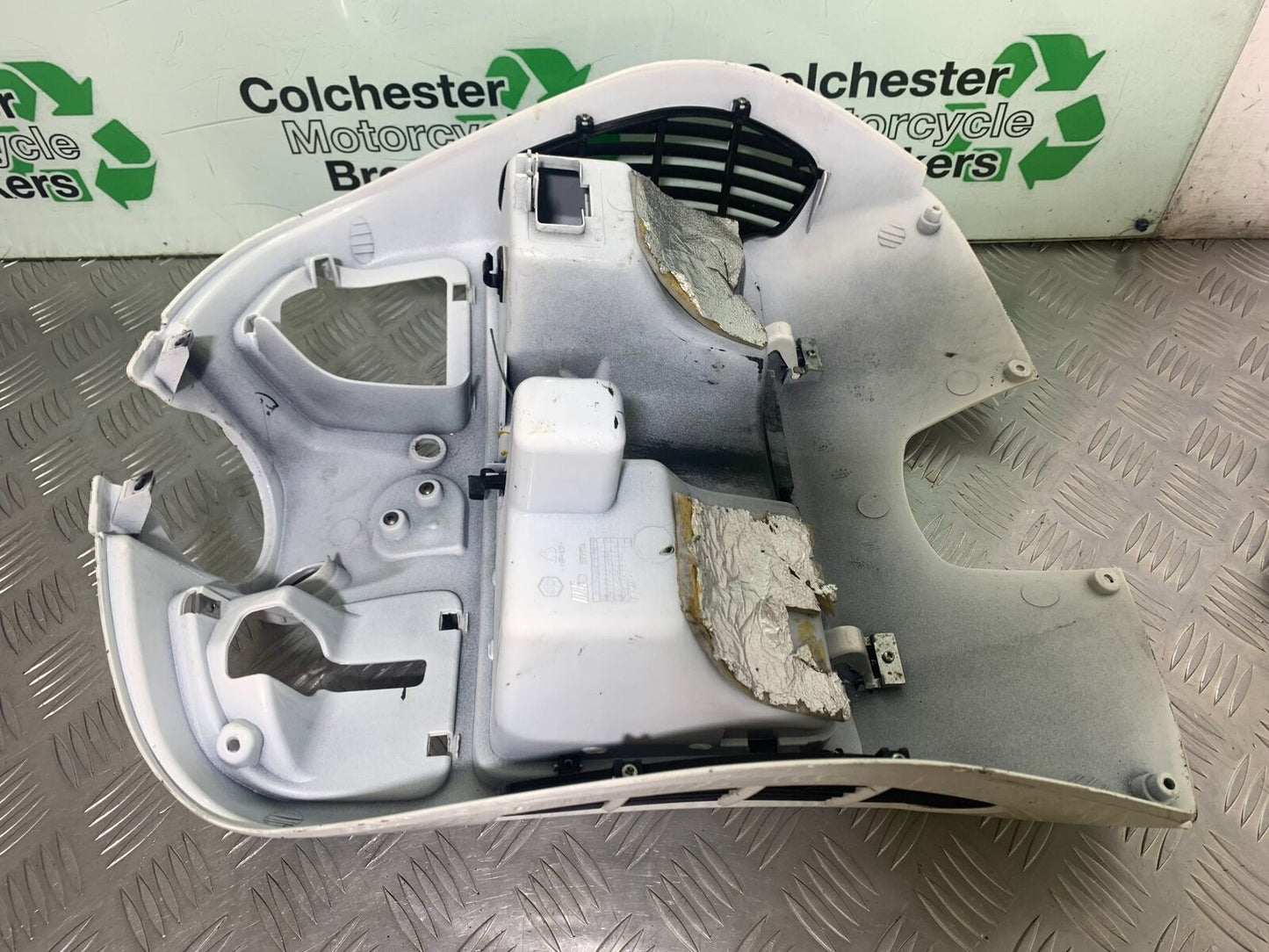 PIAGGIO VESPA GTS 300 INNER PANEL YEAR 2010 (CMB1062)