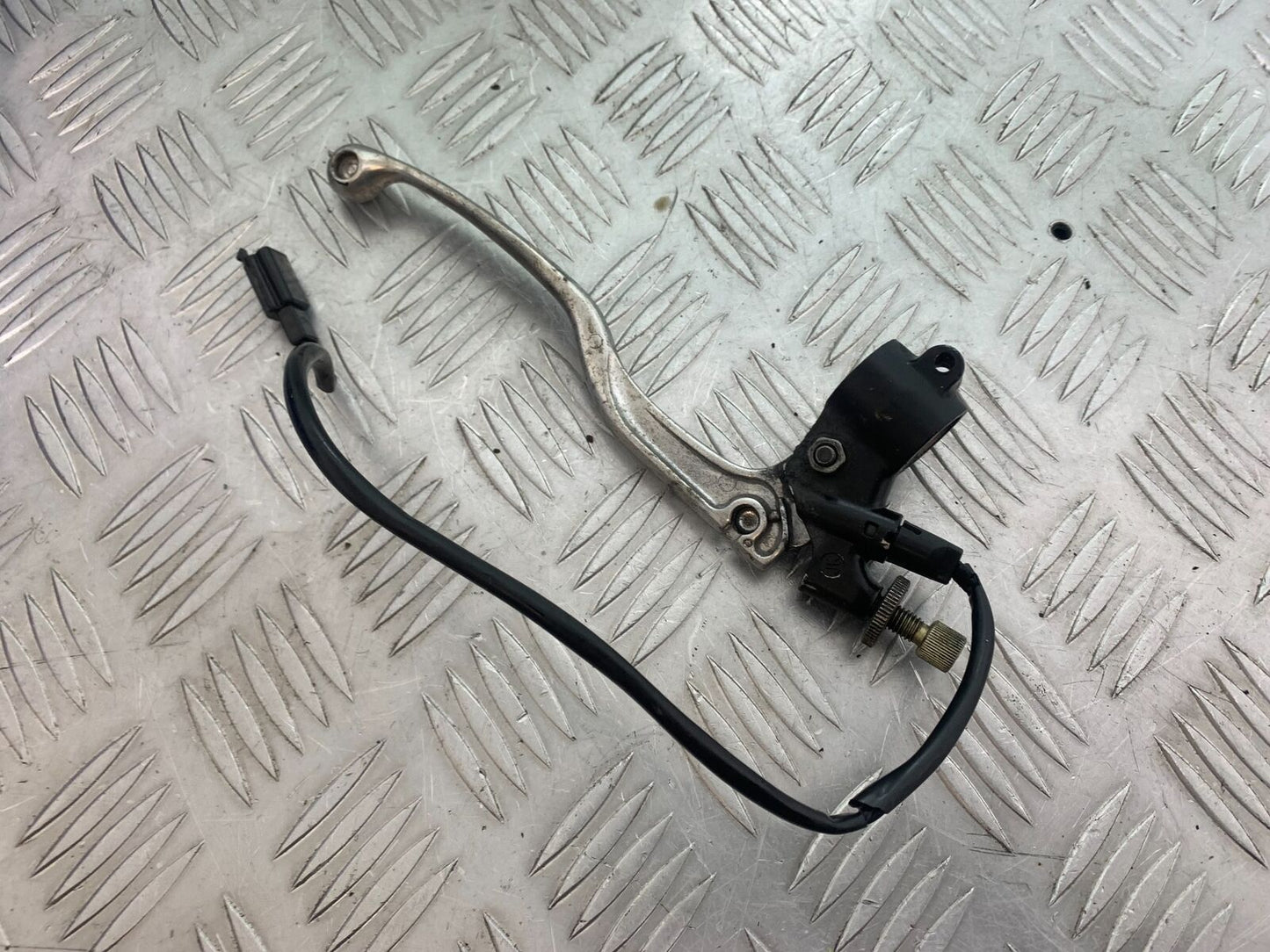YAMAHA YBR125 YBR 125 CLUTCH LEVER AND BRACKET YEAR 2005-2007 (CMB1109)